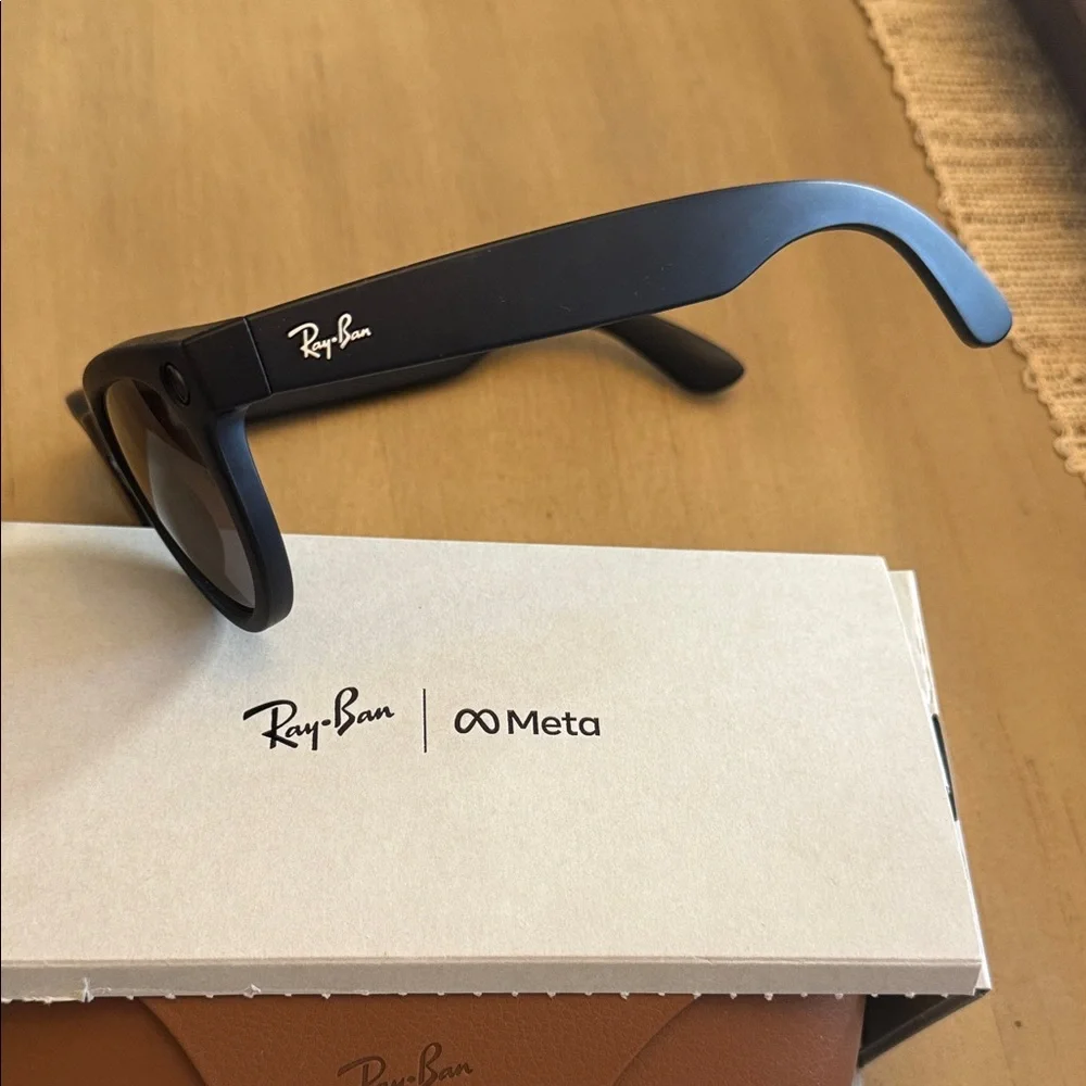 Ray-Ban Meta Headliner (Gen 2) Sunglasses with Leather Case & cloth